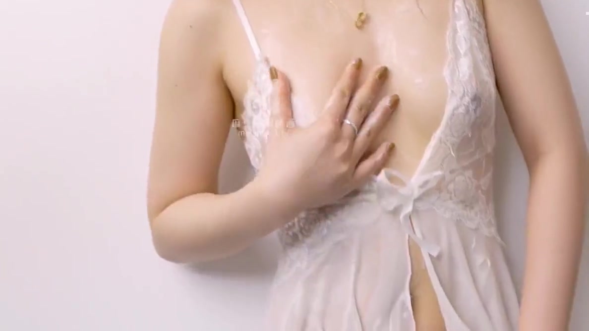 Big-breasted Big-ass Girls Who Come To Spend The Night Wear Erotic Lingerie To Seduce Mens To Have Sex With Big Dicks