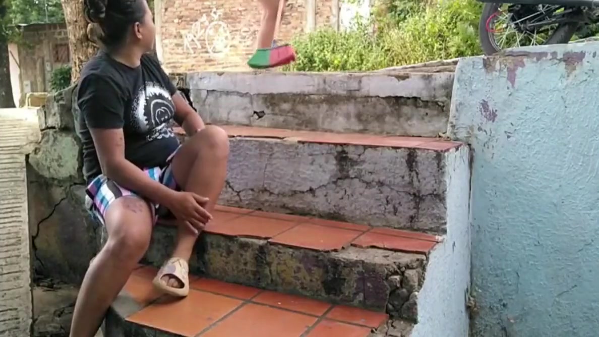 While The Girl From El Servicio Is In Charge Of Doing The Toilet I Am In Charge Of Seducing Her
