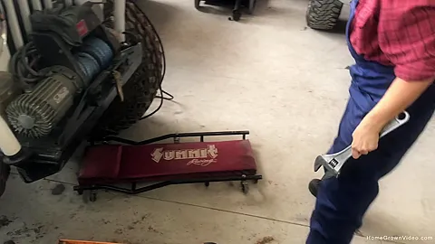 Getting Dirty In The Garage - Luna Green & Markus Green