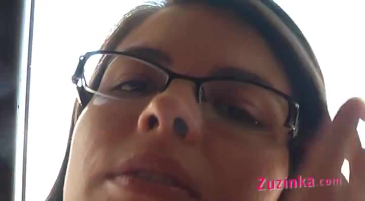 Amateur czech Zuzinka plays with black dildo