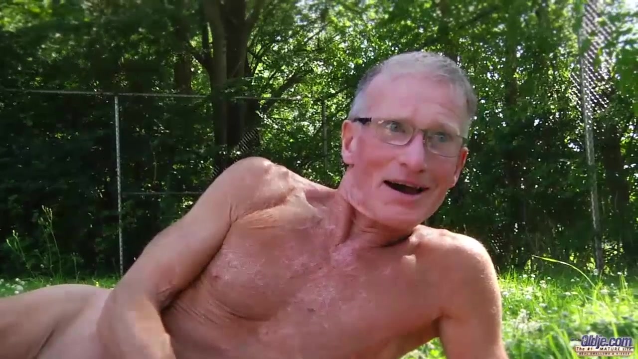 She Licks And Sucks the Old Man cock Young babe blowjob