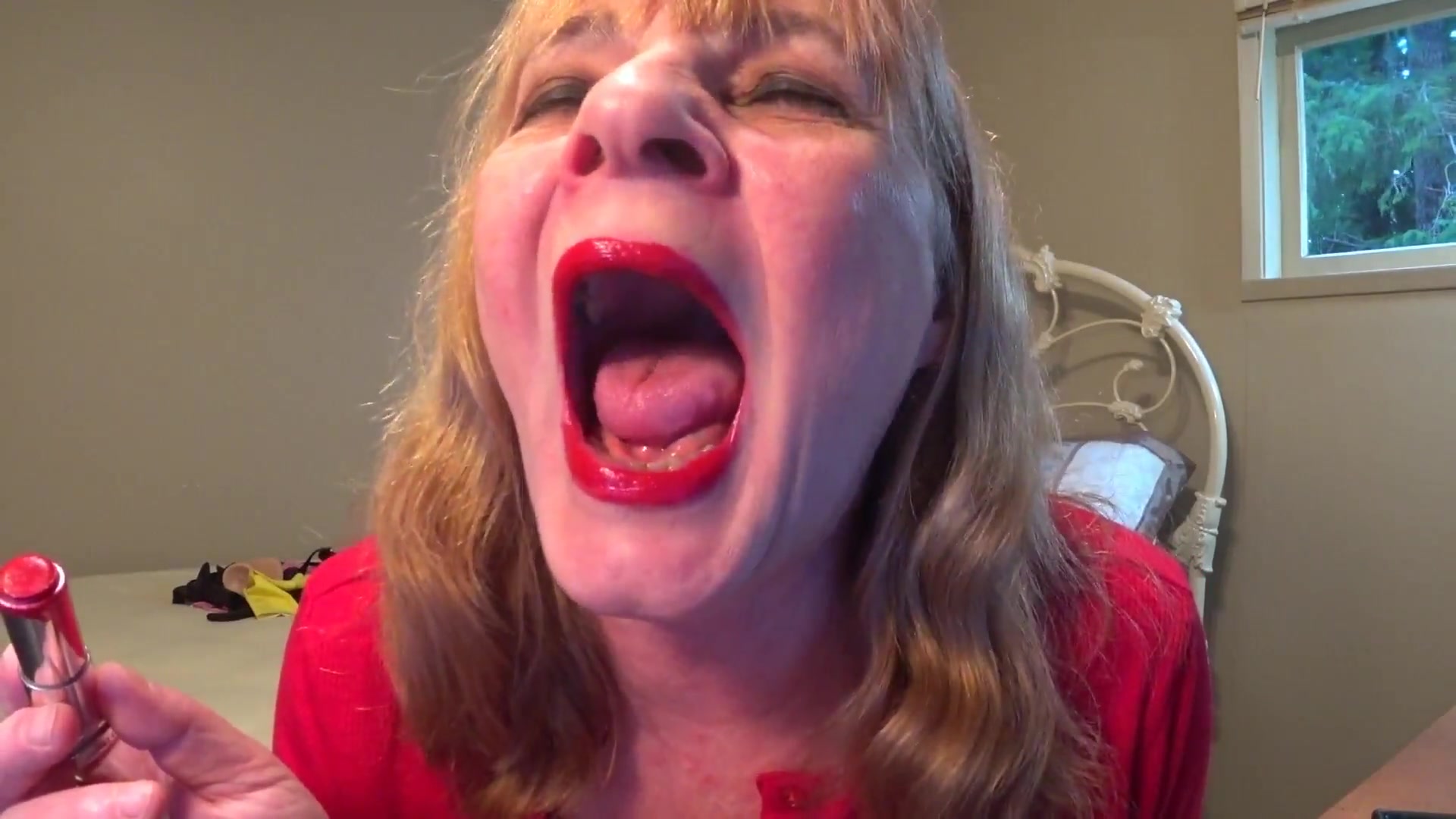 Sexy Mouth Tour With Red Hot Lips - TacAmateurs