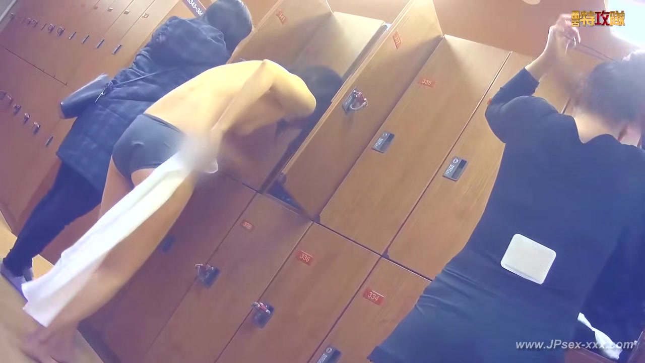 japanese public bathroom changeroom.101