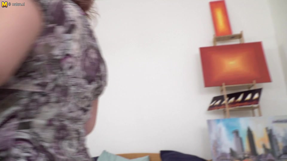 Beautiful Curvy Mature Lady Playing With Her Wet Pussy - MatureNL
