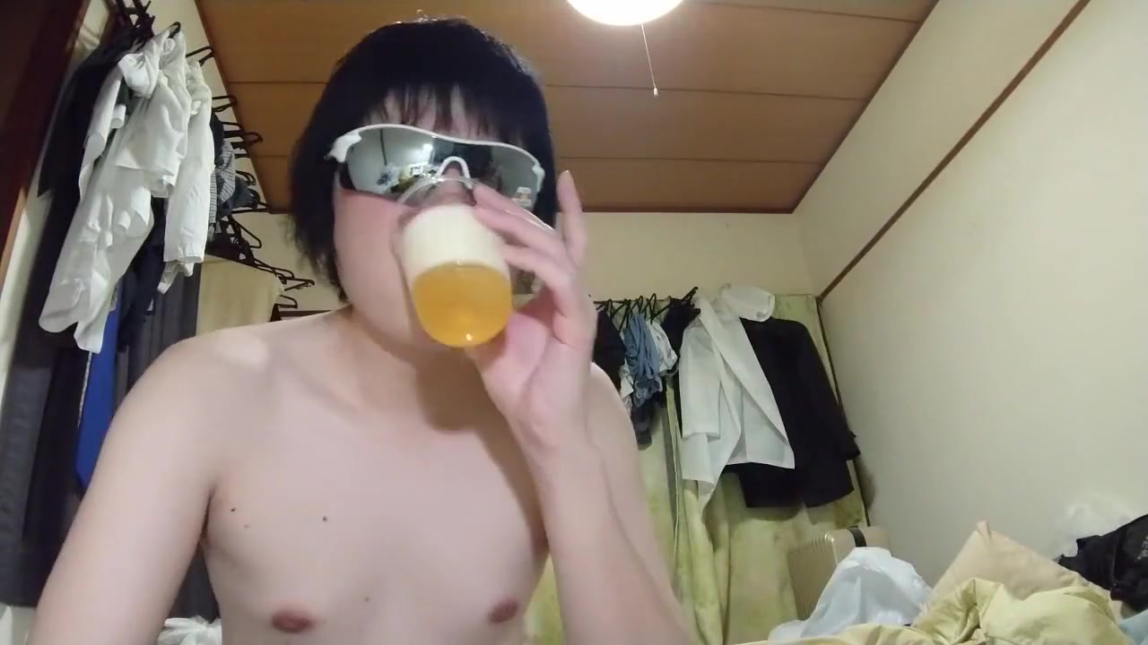 07/03 eating Hamburger While Drinking Beer