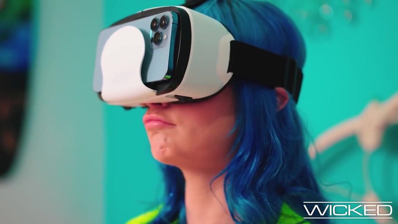 Tries Vr & Gets Fucked Doggystyle For Real - Jewelz Blu