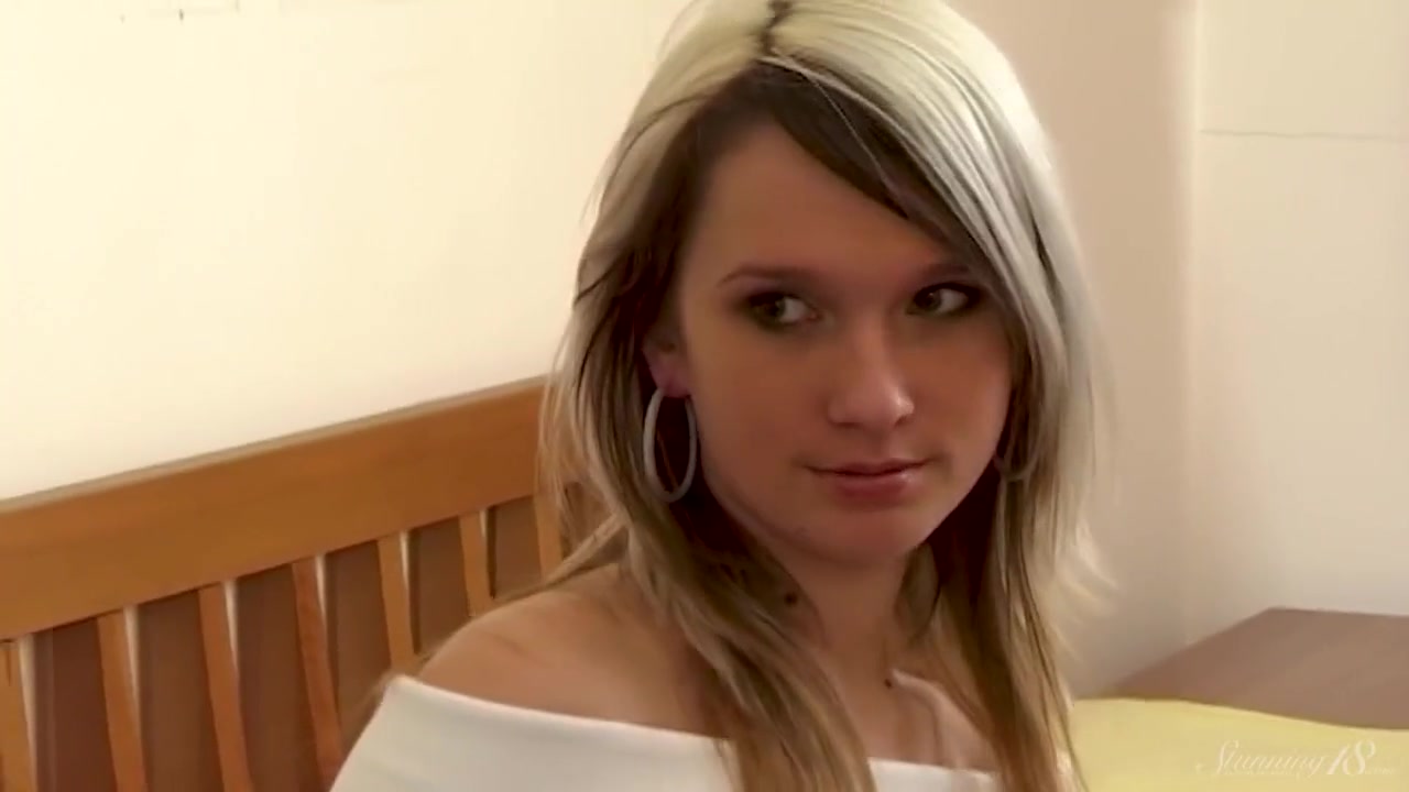 Hot Insatiable Nymph Stuffs Her Muff With Fingers!
