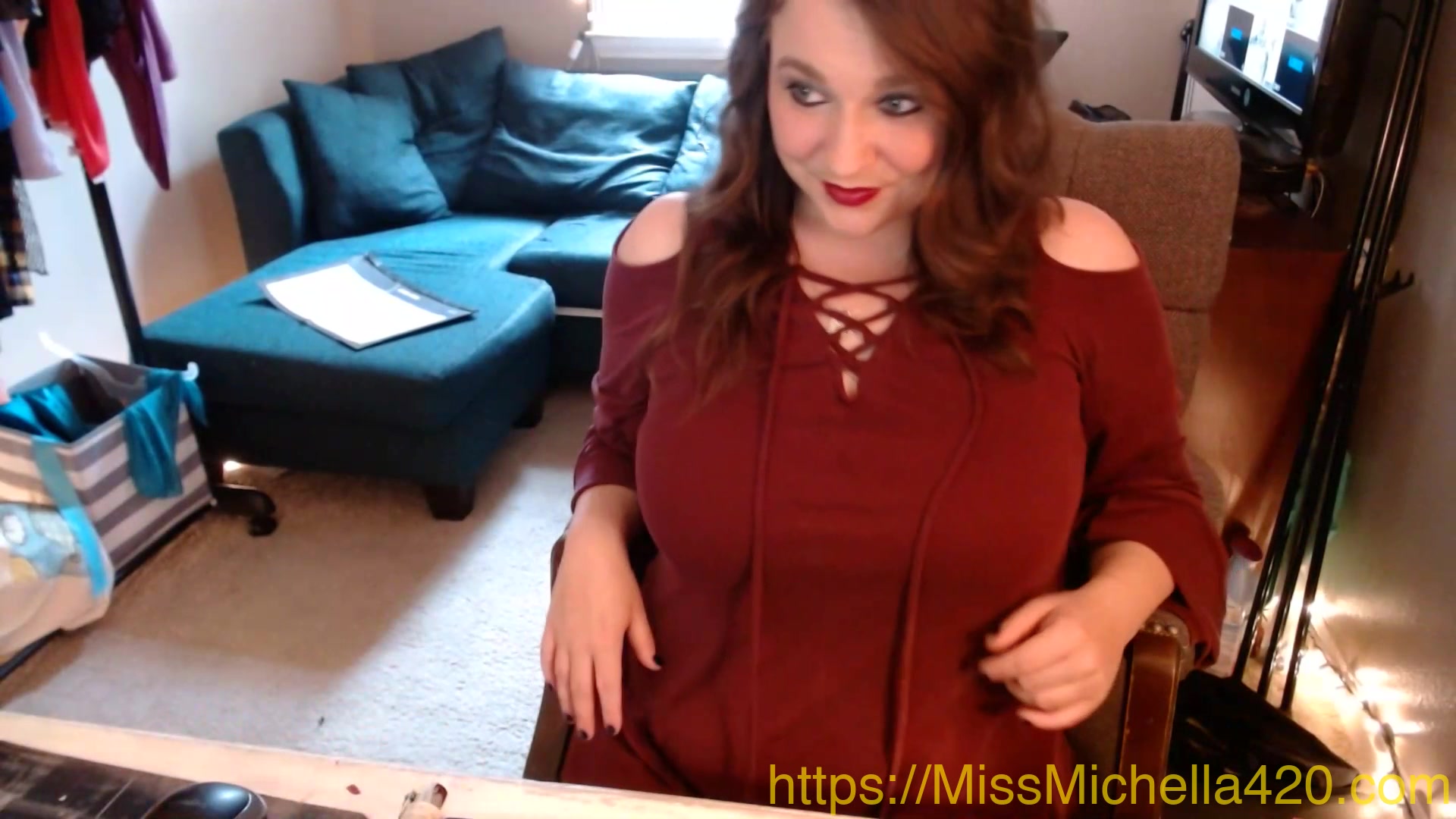 Worshipping Your Mistress Is Always The Best Way To Get Her Attention - Missmichella420