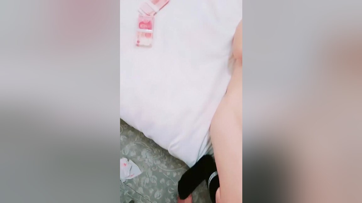 gets eazy fuck In her bedroom