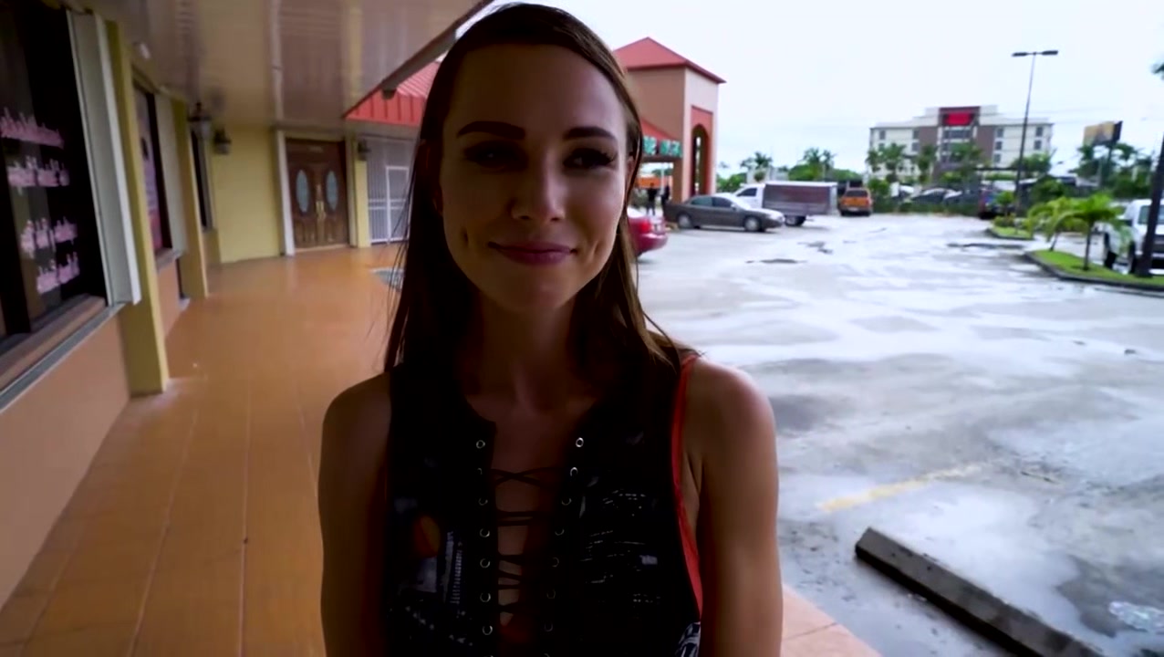 the smiling beauty gives sex for cash