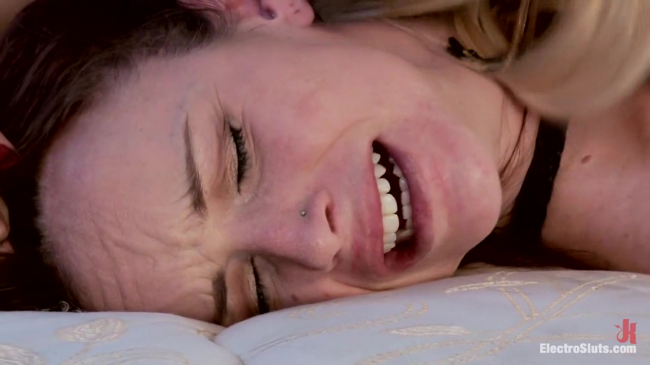 Bella Rossi: Electro Fuck Toy