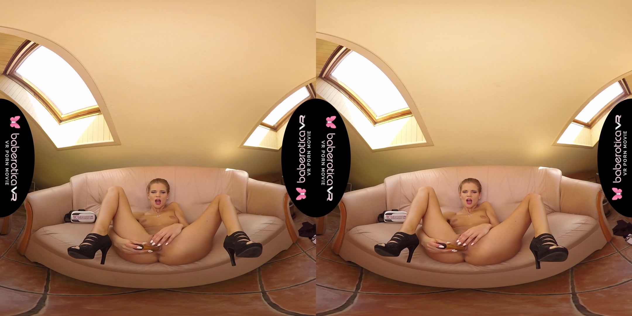 Slender Sarah Kay Works Magic On Cam - BaberoticaVR
