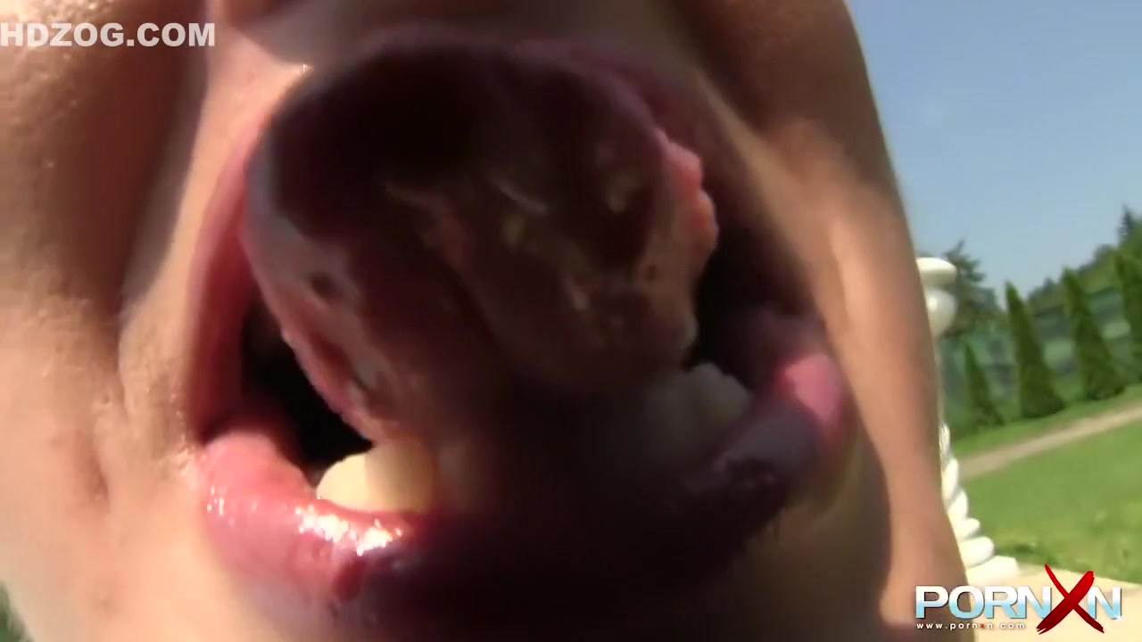 Paula fingering her perfect ass