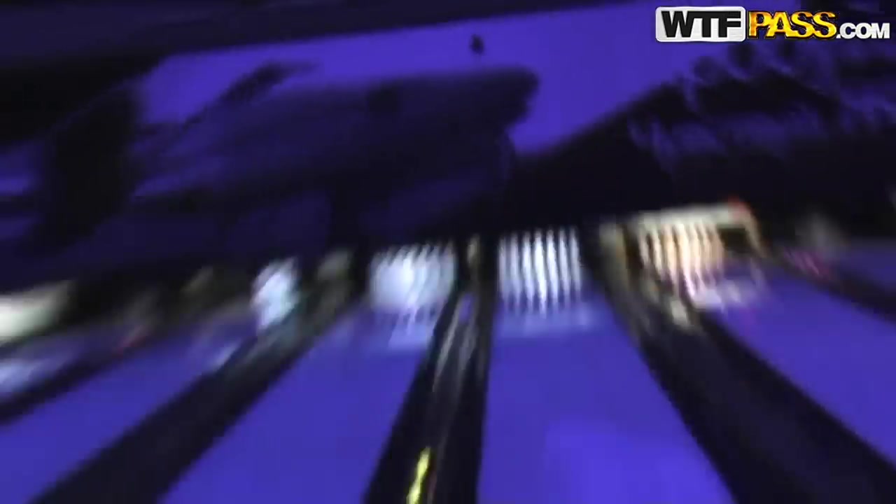 Man tries to seduce his GF to screw on camera