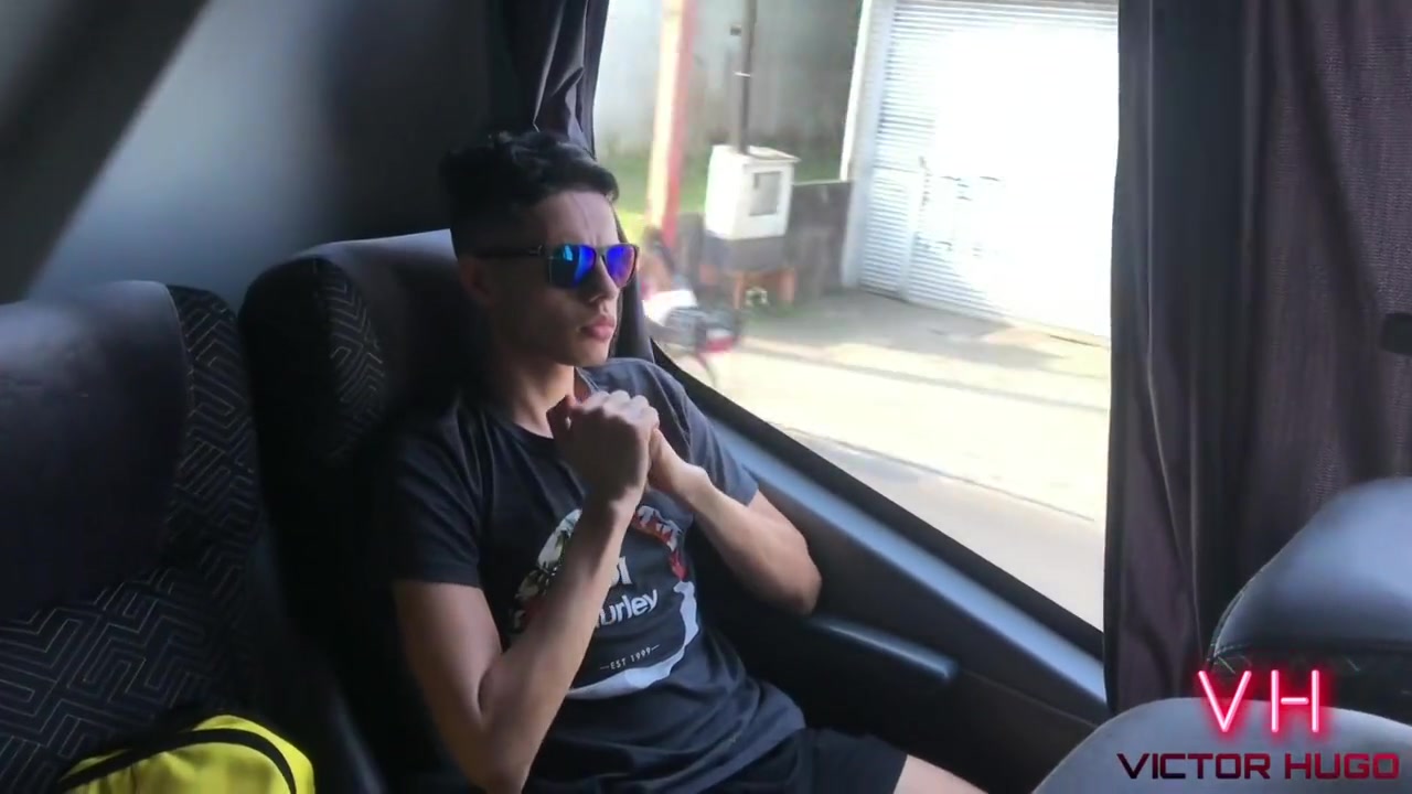 Durante A Viagem Monstrou Seu Dote No Banheiro Do Onibus