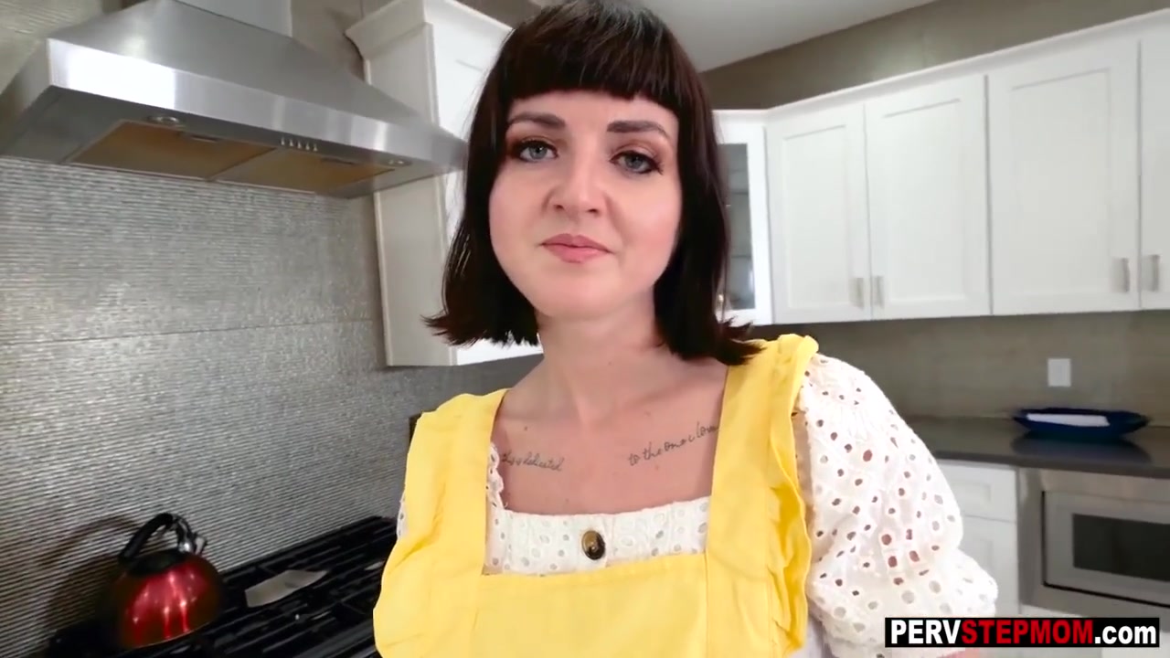 Horny Stepmom Sucked Stepsons Big Dick After She Cleane