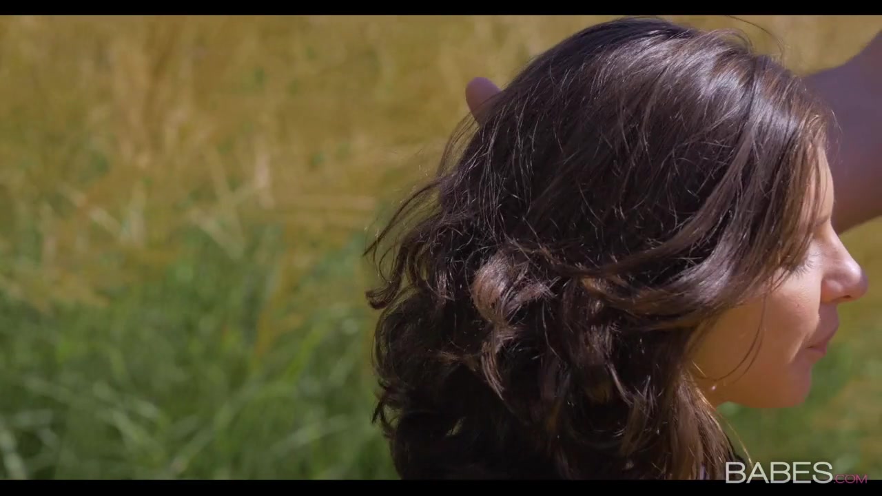 Henessy in Beach Bum - ElegantAnal