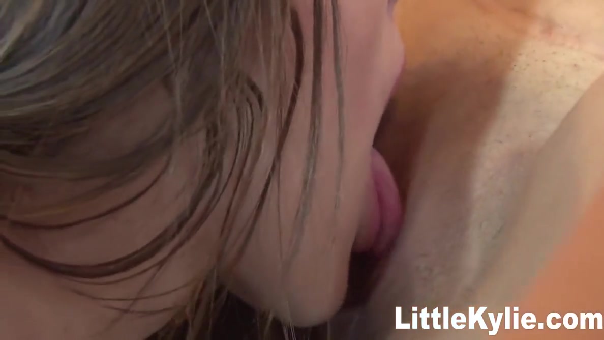 Kylie Goes Lesbo Getting Her Cunt Licked
