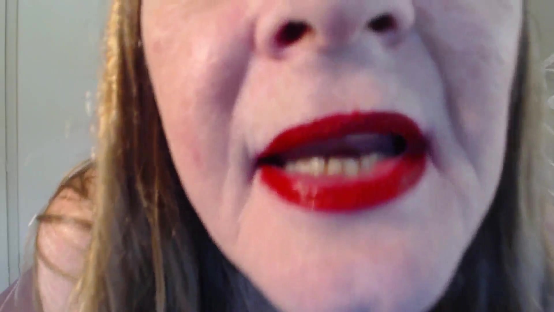 Horny Red Lips - TacAmateurs