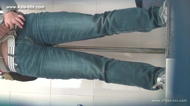 chinese girls go to toilet.103
