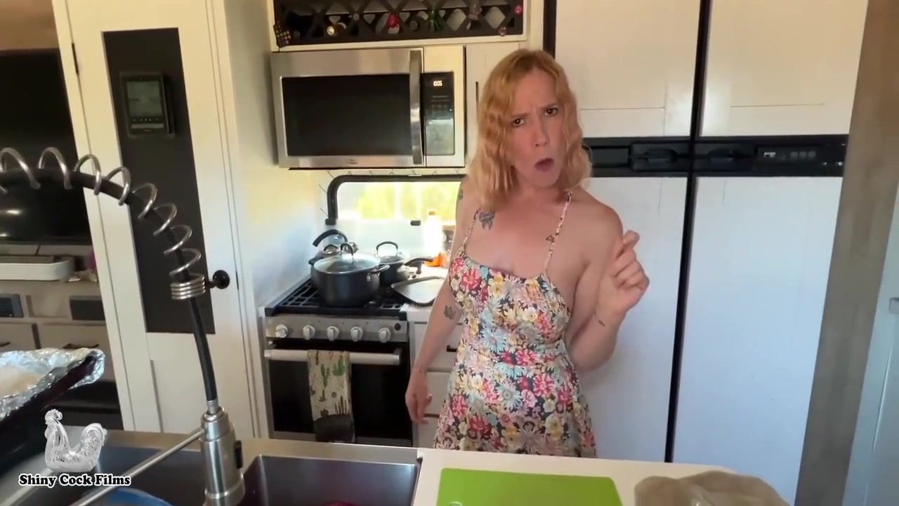 Wade Cane And Jane Cane - Helping My Stepmoms Holiday Stress Shiny Cock Films 6 Min