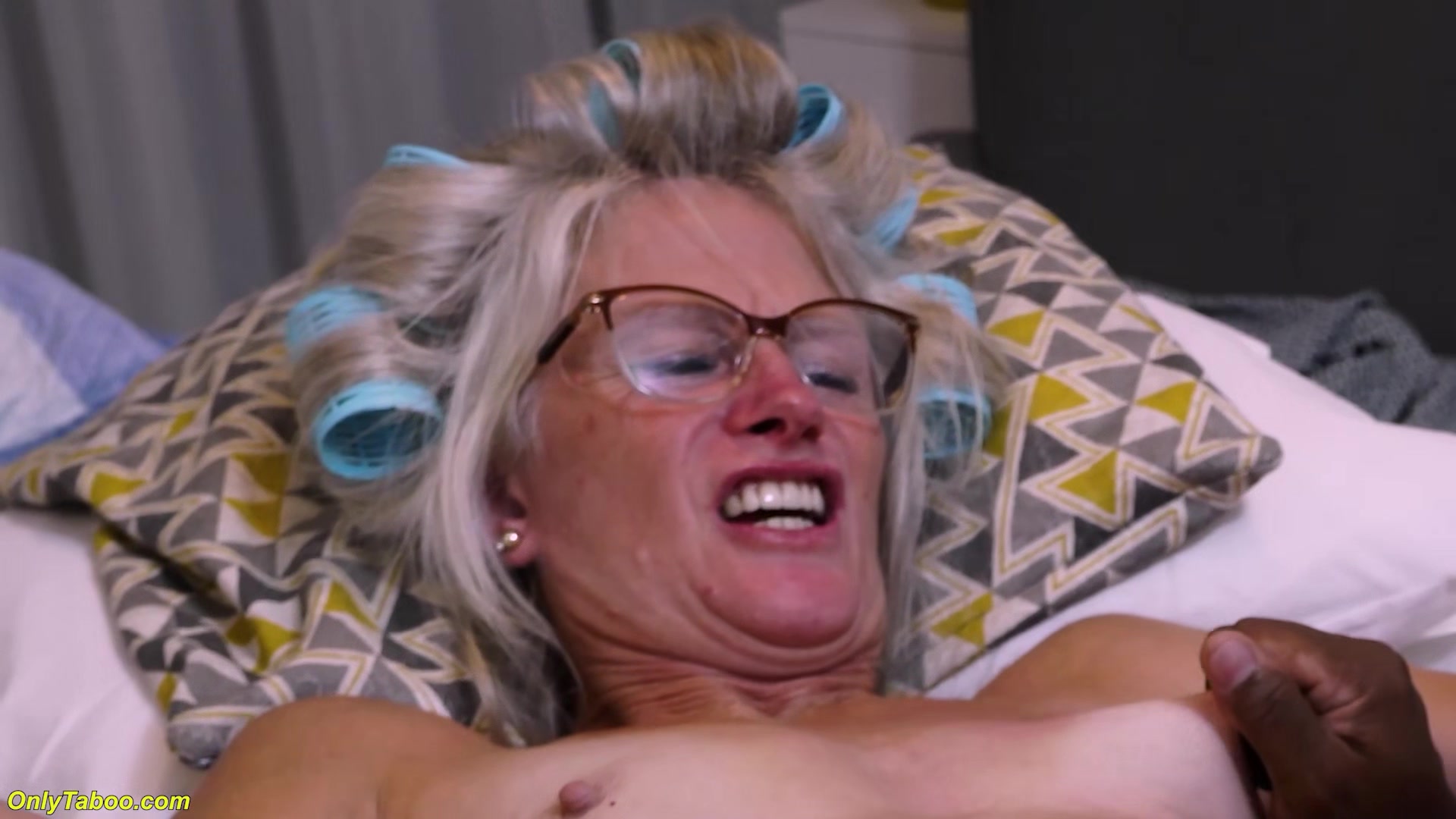 squirting 68 years old grandma fist fucked