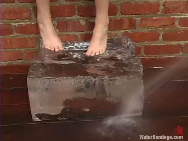 Jolene in Waterbondage Video