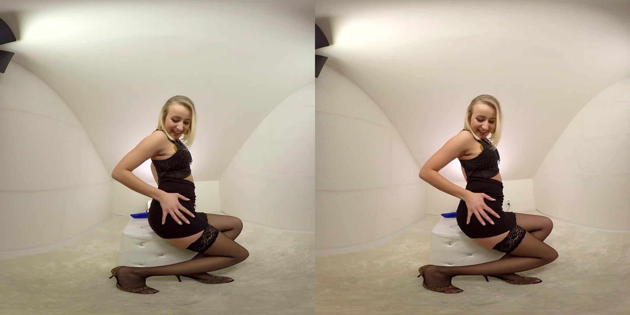 256 - Gianna Ray - Petite Blonde Solo Model Striptease Toying