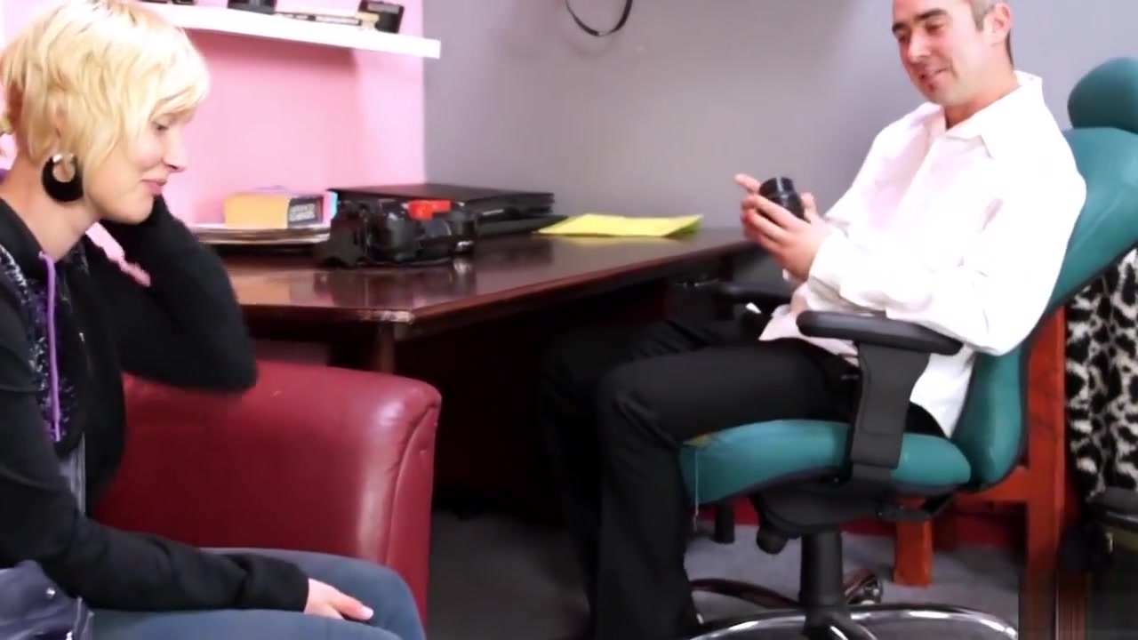 Blonde stepsister do what agent say and spread legs for him