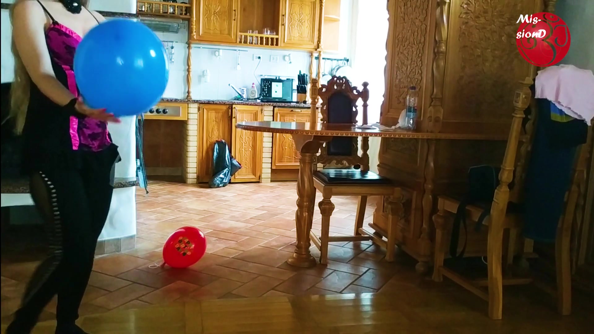 Blonde With Balloons - Sex Movies Featuring Findom Goaldigger