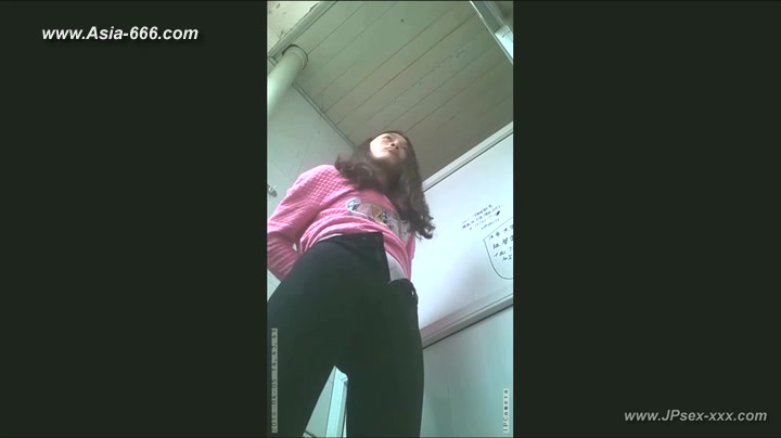 chinese girls go to toilet.33