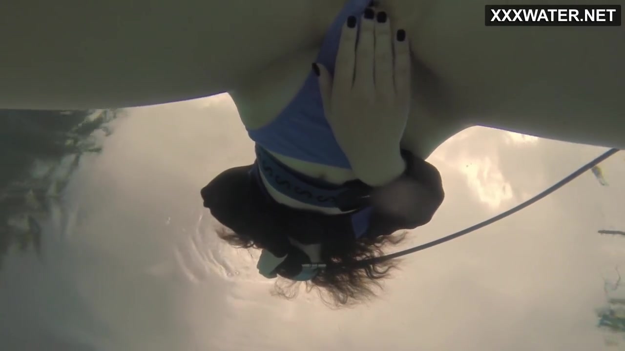 Emi Serene Masturbates Underwater In The Pool