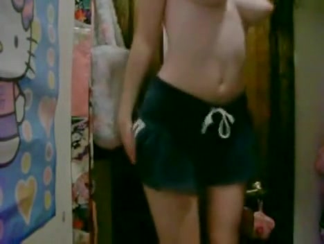 Seductive young lady reveals her juicy details on webcam
