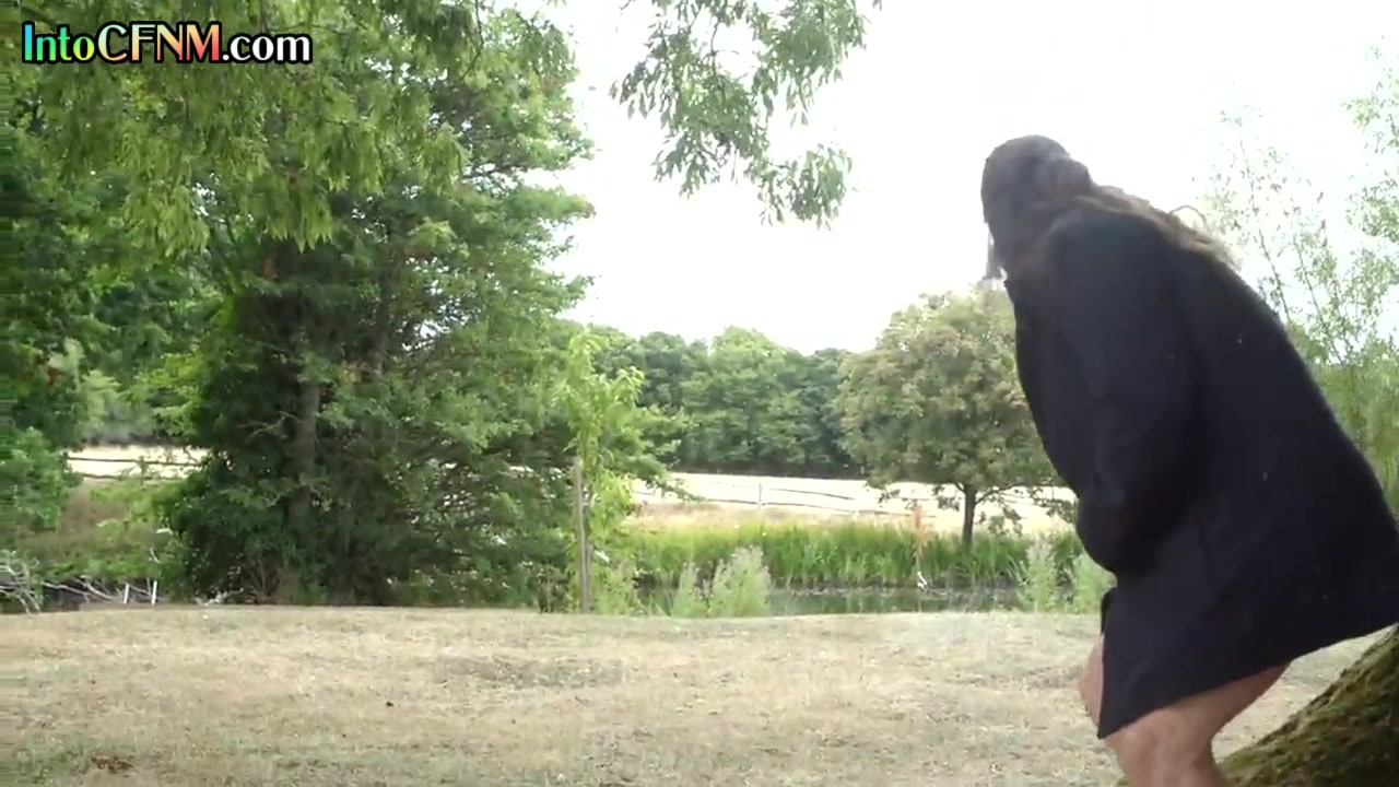 Outdoor femdoms give CFNM group public BJ to lucky guy