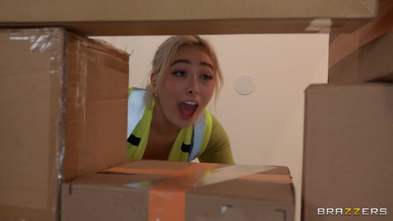 Working Girls Video With Celtic Iron, Air Thugger, Chloe Surreal, Nick Strokes, Mike Avery, Lexi Samplee - Brazzers