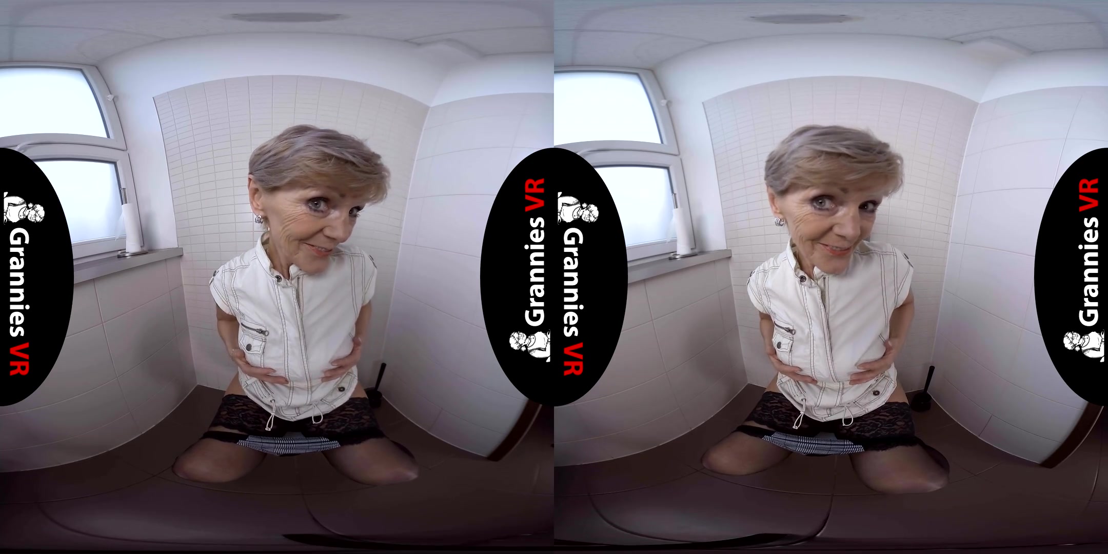 Lady Diana Tinkling on the Toilet - Granny Fingering Peeing