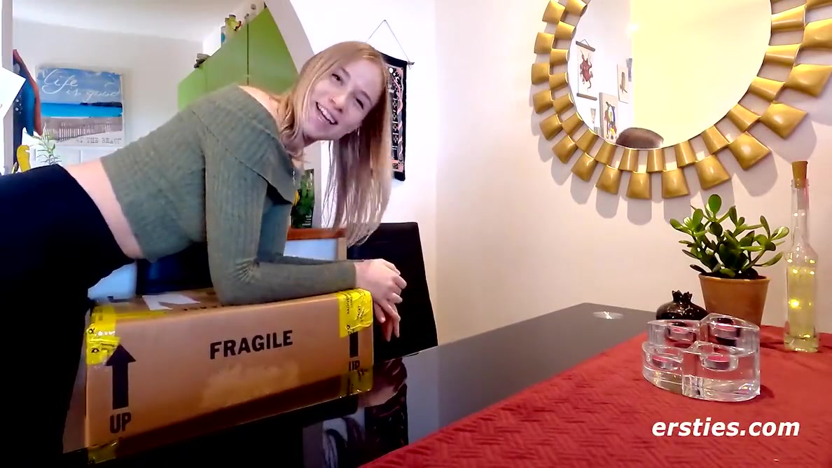 Sirena Rides Her New Sybian To Climax