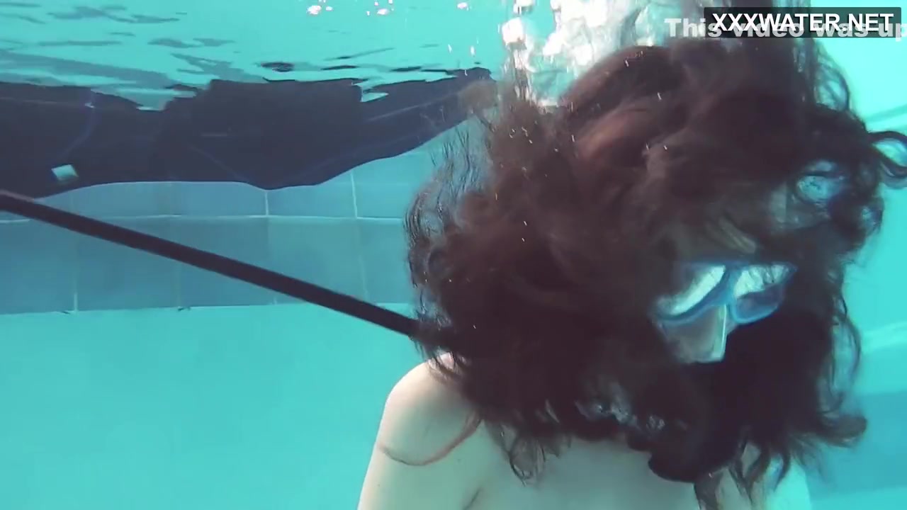 Hot Underwater Babe Emi The Mermaid