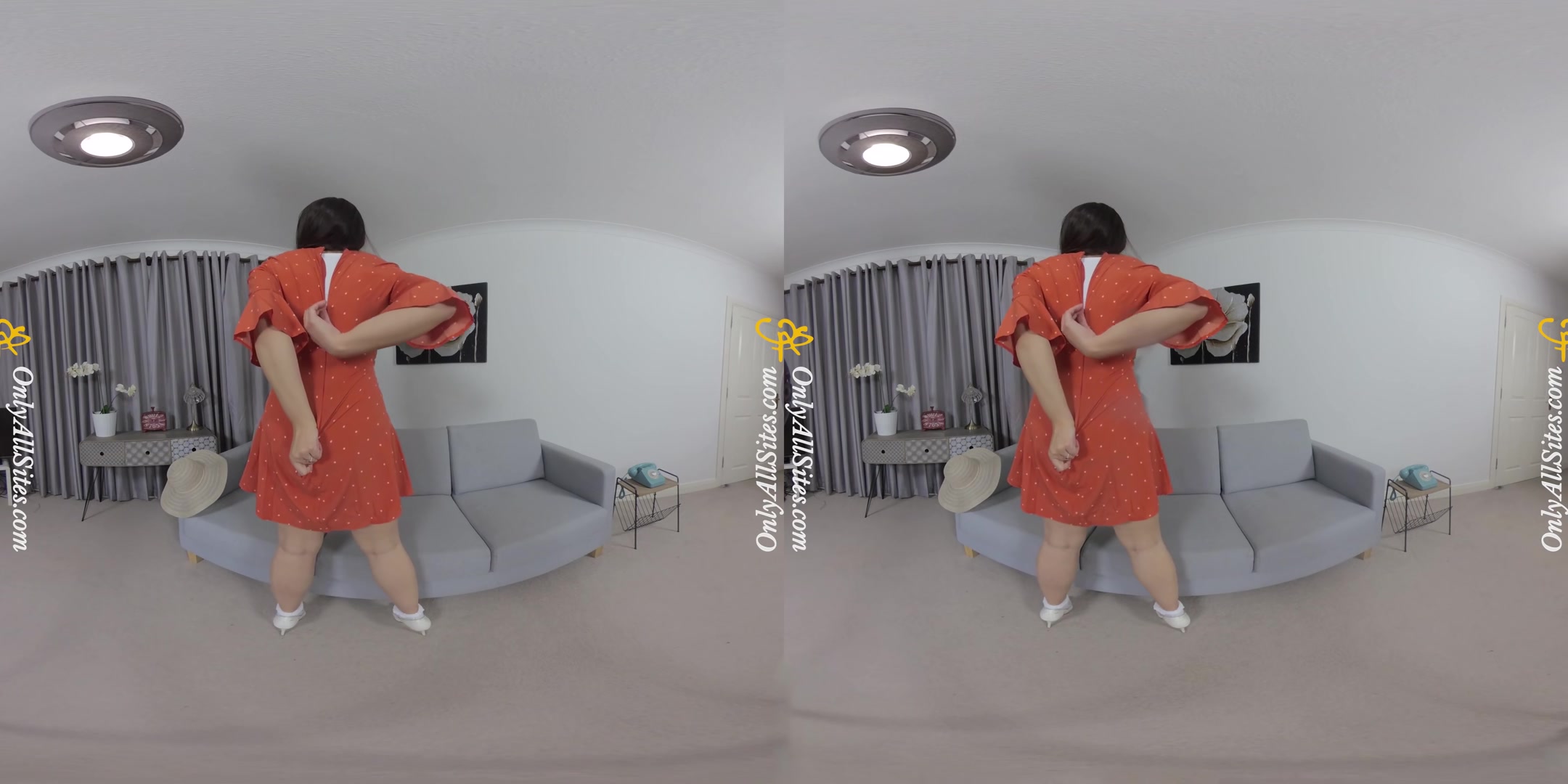 Alicia - Sexy Brunette - OnlyTease