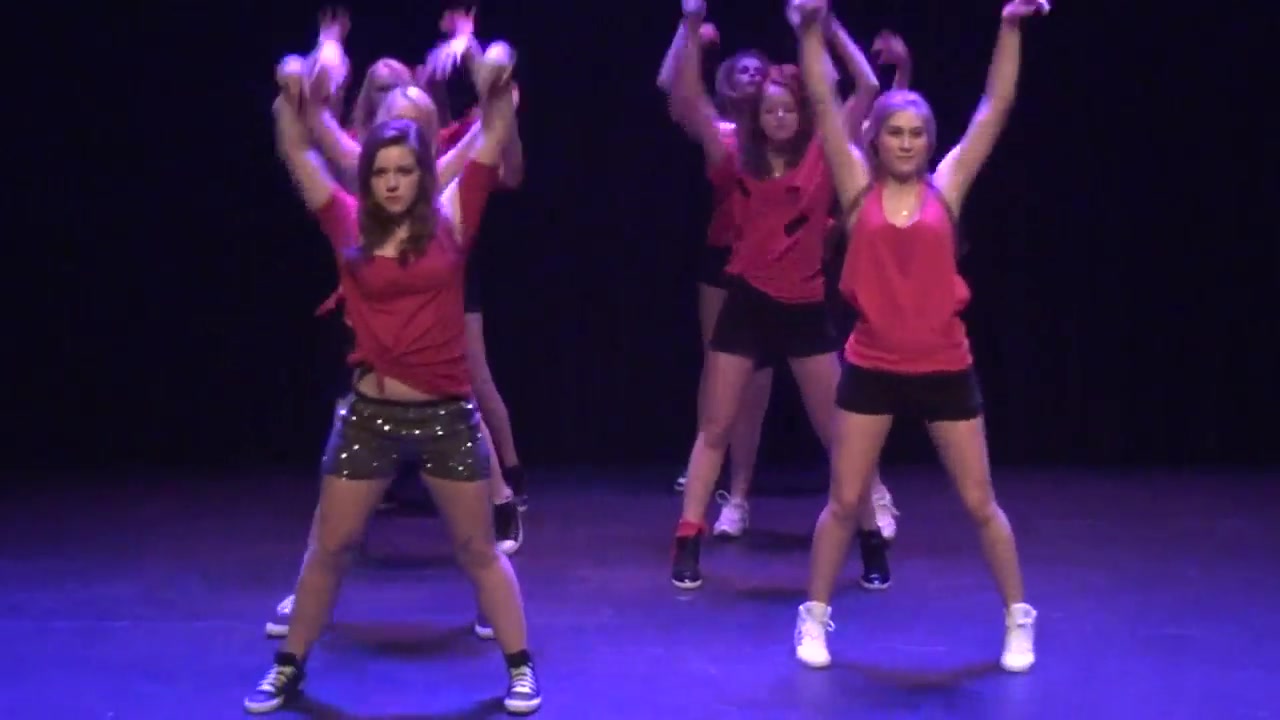 Karlijn Verhagen dancing