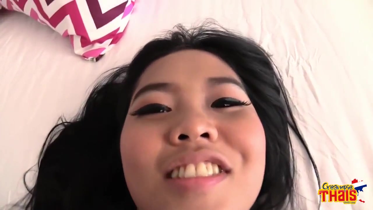 Hot Thai Babe Hardcore With A Dildo