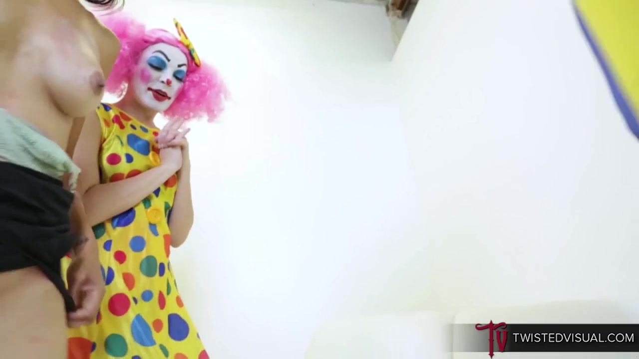Dana Vespoli & Dana DeArmond & Mark Wood & Steve Holmes in Clown Gangbang - KINK