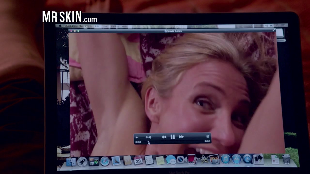 Shailene Woodley Goes Nude in White Bird in a Blizzard - Mr.Skin
