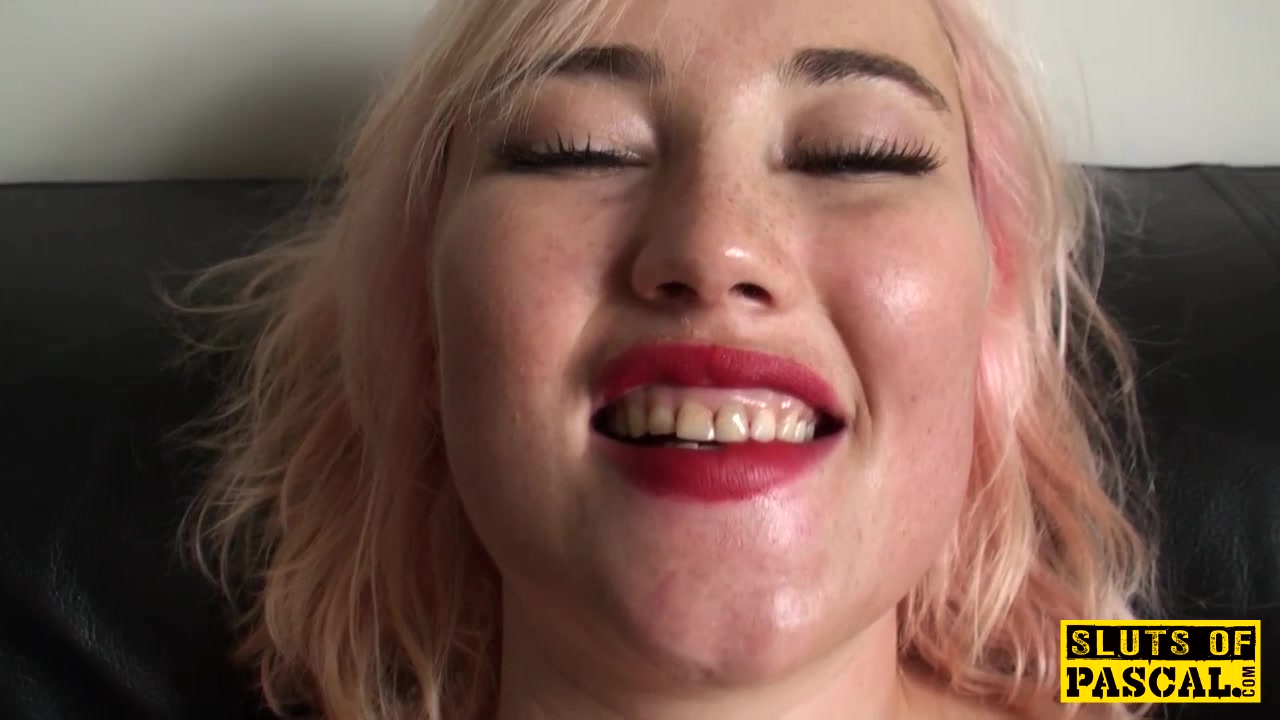 Choked brit skank playing with herself