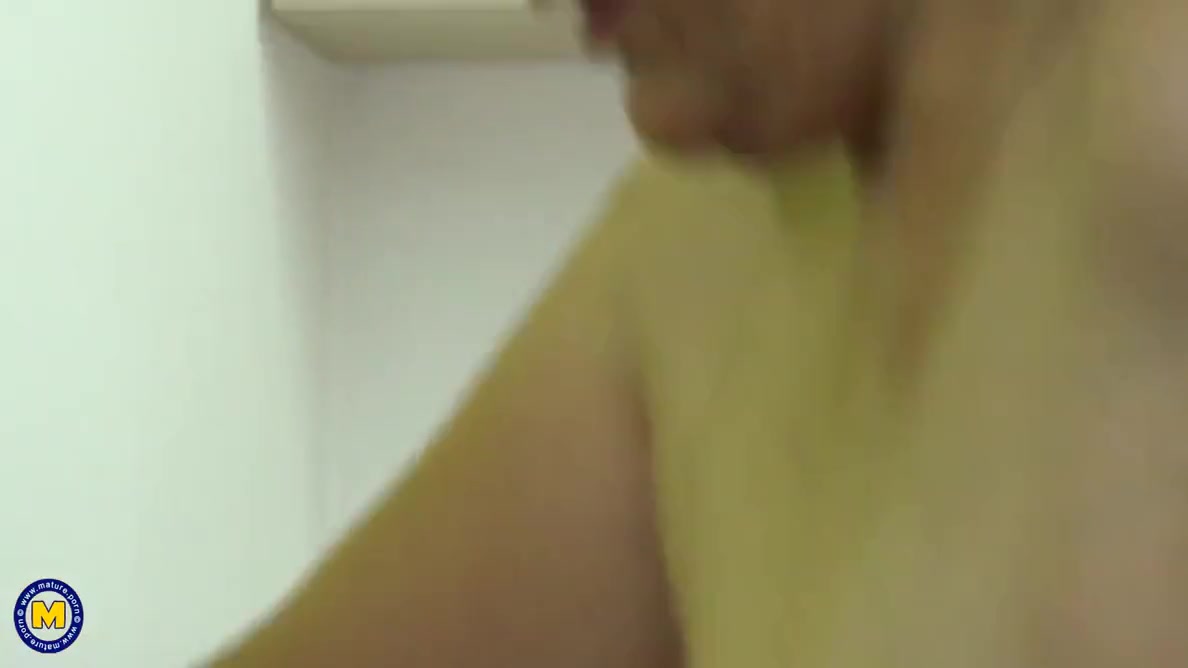 Mature Booty Step mom With Helping Mouth Hand And Pussy