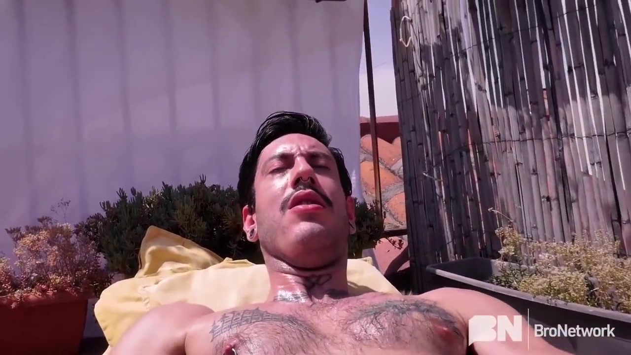 Hotafmen: Alexis Outdoor Oil Exploration