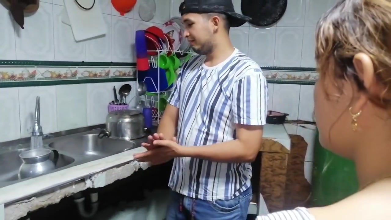 Mi Hermanastro Aprovecha Que Estamos Solo Y Aprovecha Para Tocarme Y Me Vengo A Chorro En Su Cara