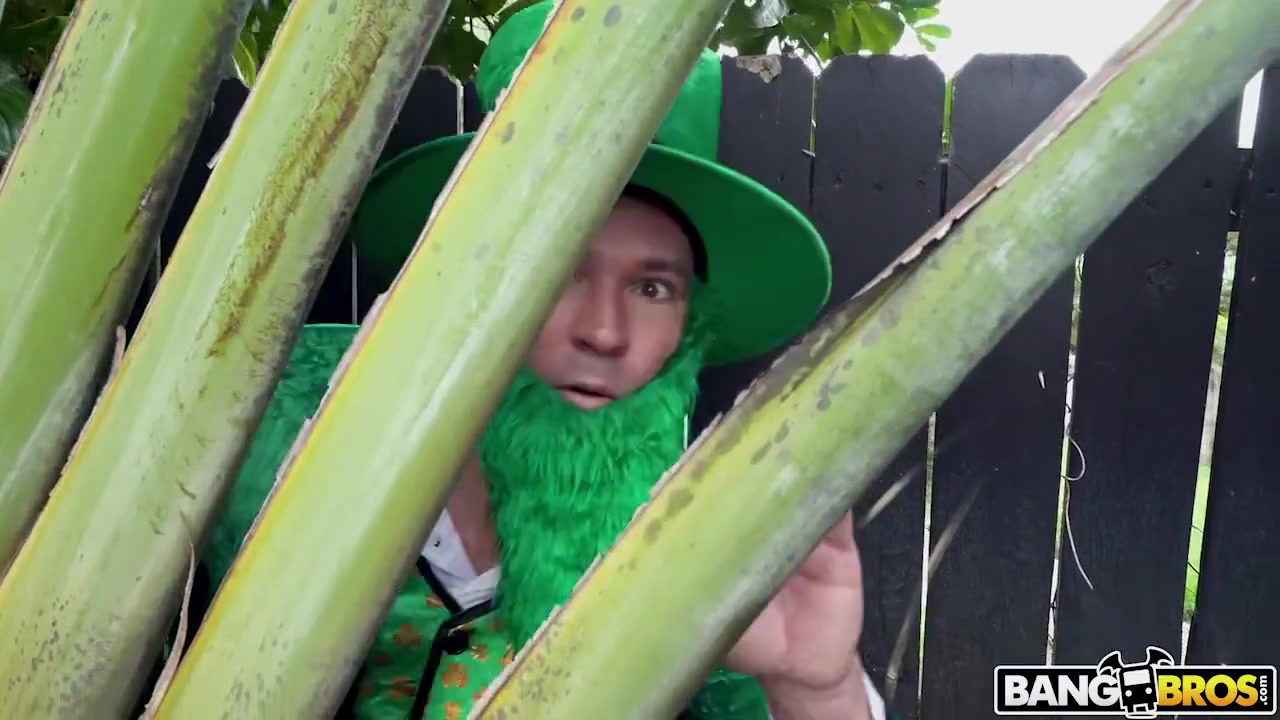 Leprechaun With Big Dick Pounds Curvy Latin With Rose Monroe And Mama Cita