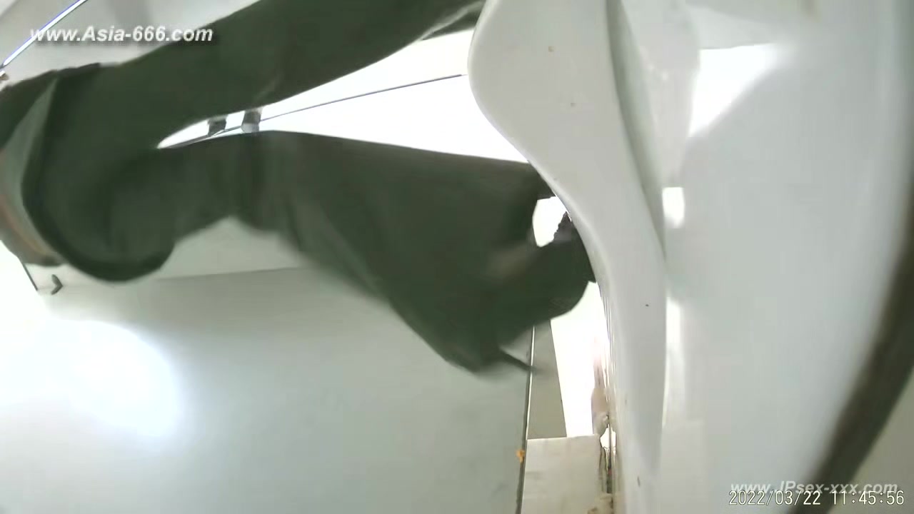 chinese girls go to toilet.289