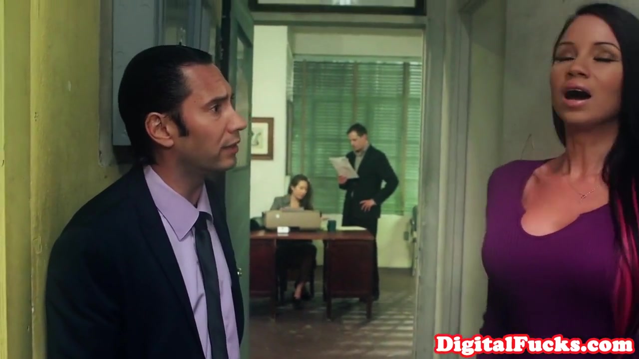 Glamour Babe Plowed On Her Desk In Office After Oralsex